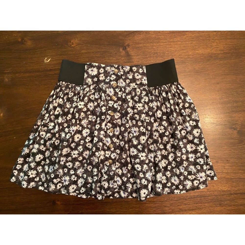 Size medium elastic skirt
